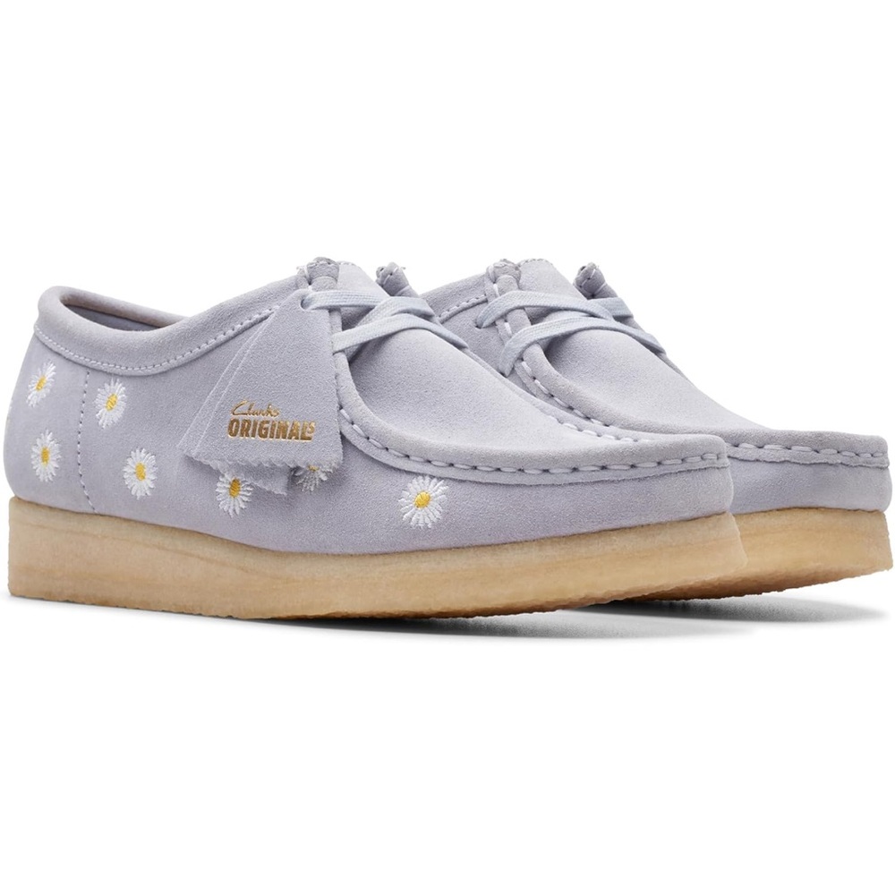 NWB Clarks Wallabee with Daisy Embroidery size 6